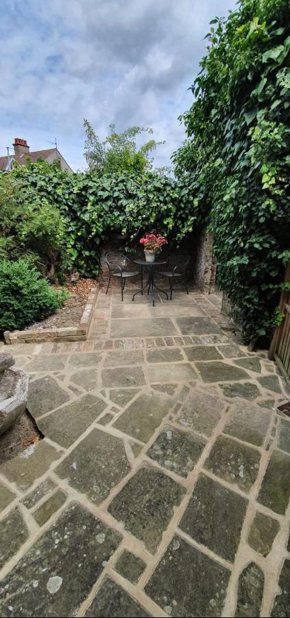 Beautiful 1 Bedroom Cottage With Courtyard. Deal Extérieur photo