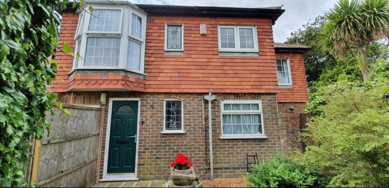 Beautiful 1 Bedroom Cottage With Courtyard. Deal Extérieur photo